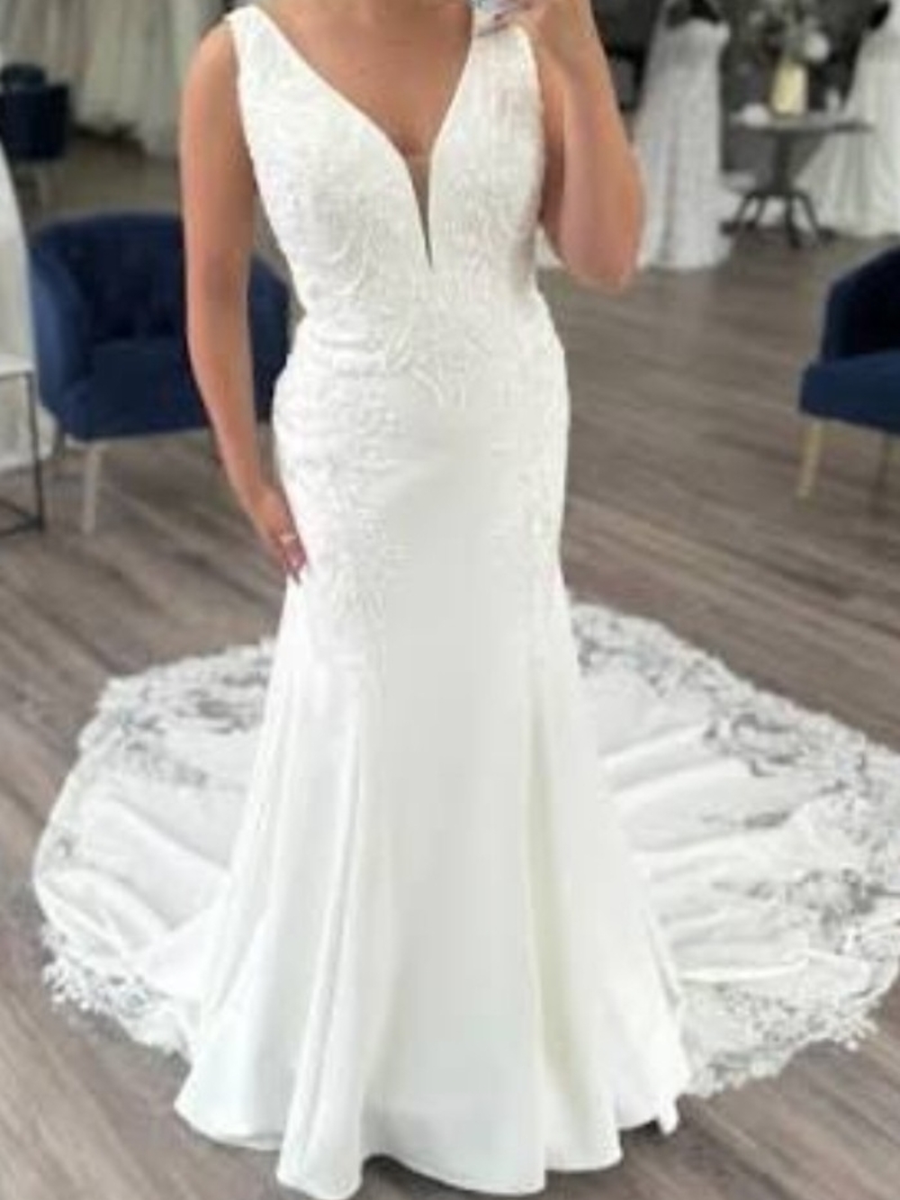 Allure Bridals A1201 White Lace Appliqué V-Neck Mermaid Gown Size 20